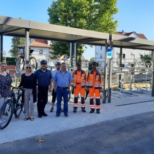 Moderne Fahrradabstellanlagen für Neustadts Bahnhof