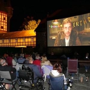 Ins Freie!  Sommer-Wander-Kino auf dem Schlossplatz