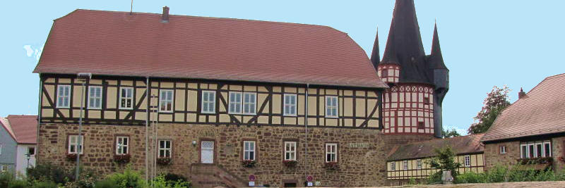Historisches-rathaus-Neuststadt-s-web